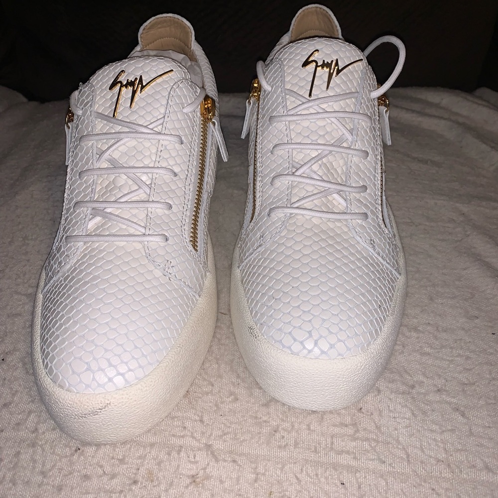 Size 12 us men’s shoe never worn in the bag